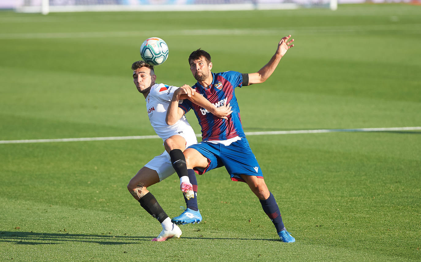 El Levante UD recibe al Sevilla FC, en el partido correspondiente a la jornada 29 de Liga, en el estadio Camilo Cano de La Nucía (Alicante).