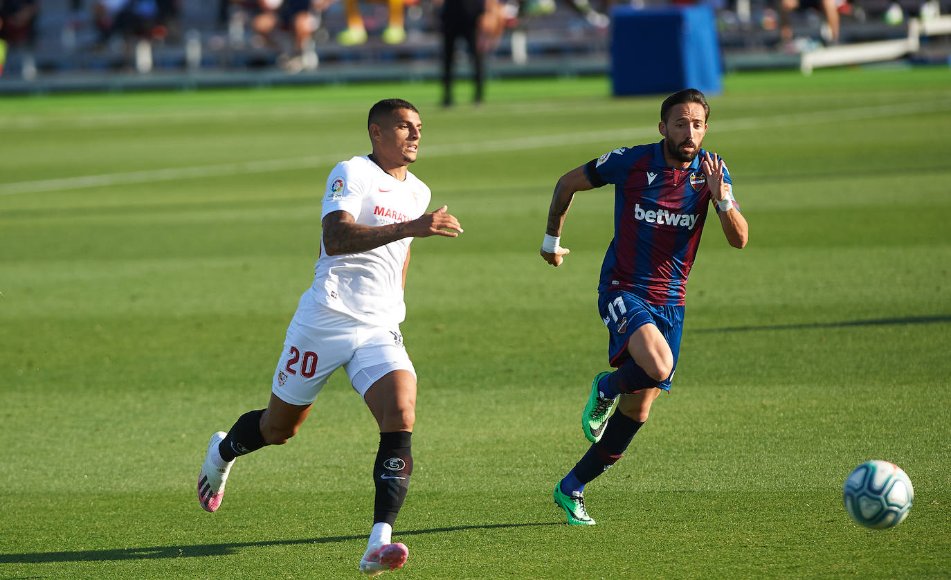 El Levante UD recibe al Sevilla FC, en el partido correspondiente a la jornada 29 de Liga, en el estadio Camilo Cano de La Nucía (Alicante).