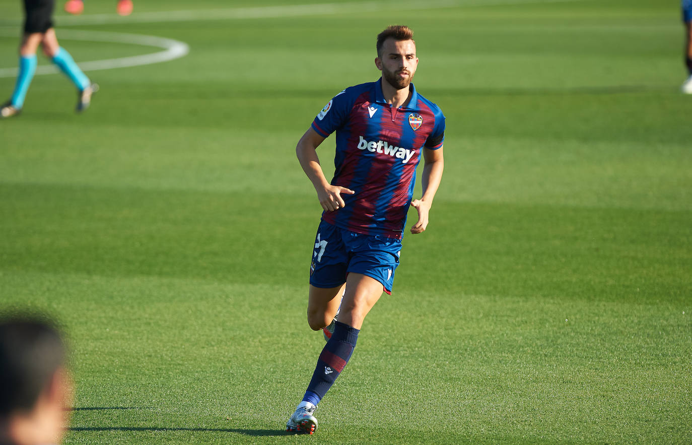 El Levante UD recibe al Sevilla FC, en el partido correspondiente a la jornada 29 de Liga, en el estadio Camilo Cano de La Nucía (Alicante).