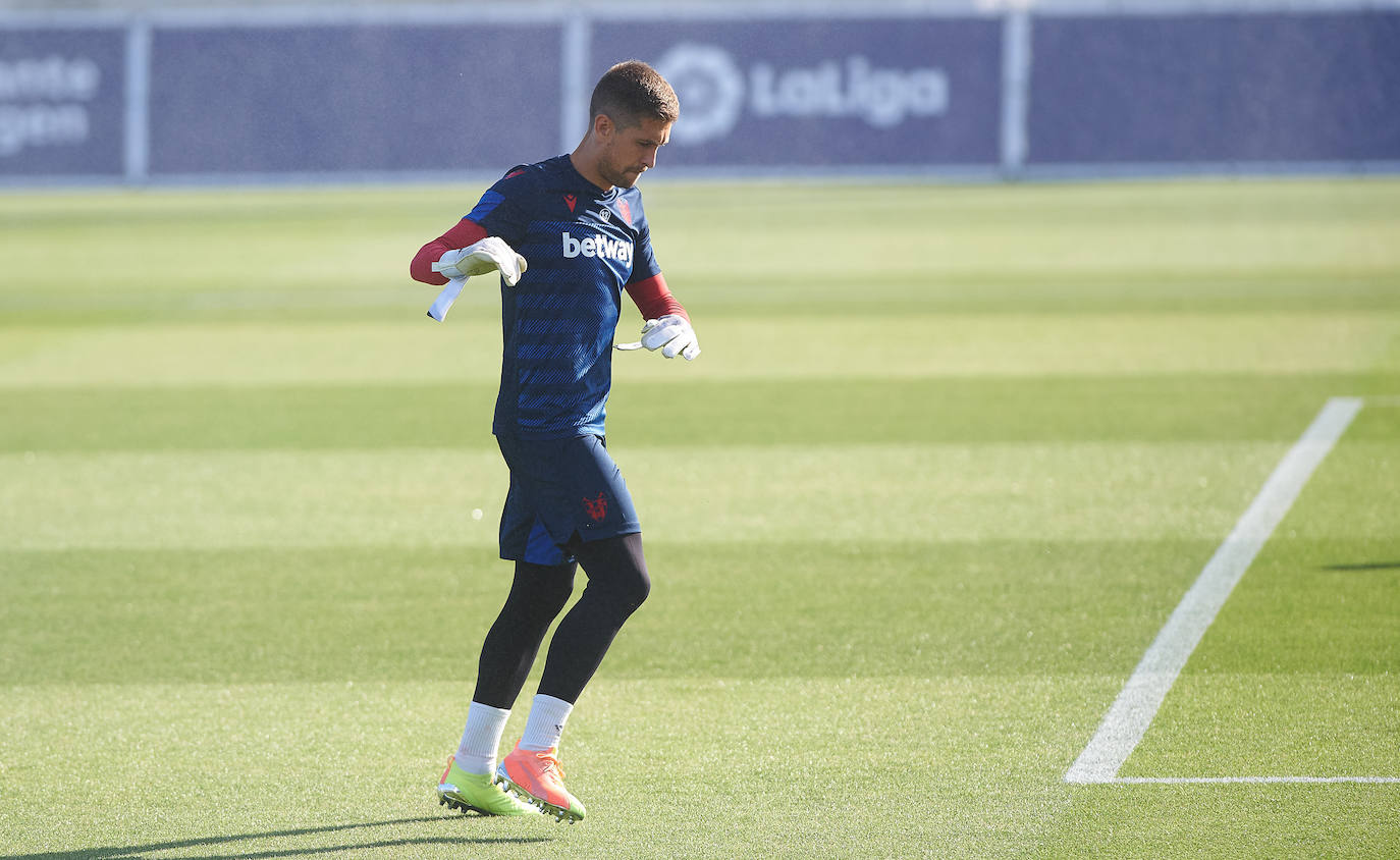 El Levante UD recibe al Sevilla FC, en el partido correspondiente a la jornada 29 de Liga, en el estadio Camilo Cano de La Nucía (Alicante).