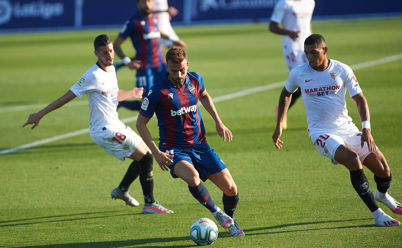 El Levante UD recibe al Sevilla FC, en el partido correspondiente a la jornada 29 de Liga, en el estadio Camilo Cano de La Nucía (Alicante).