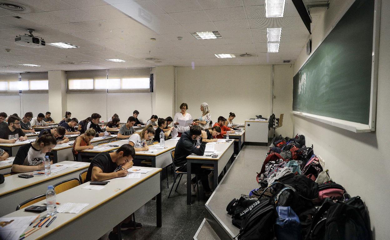 Casi 200 profesores universitarios firman para pedir más clases presenciales