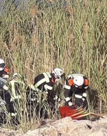 Imagen secundaria 2 - Una mujer herida tras chocar su coche con un camión y caer a la orilla del río Turia