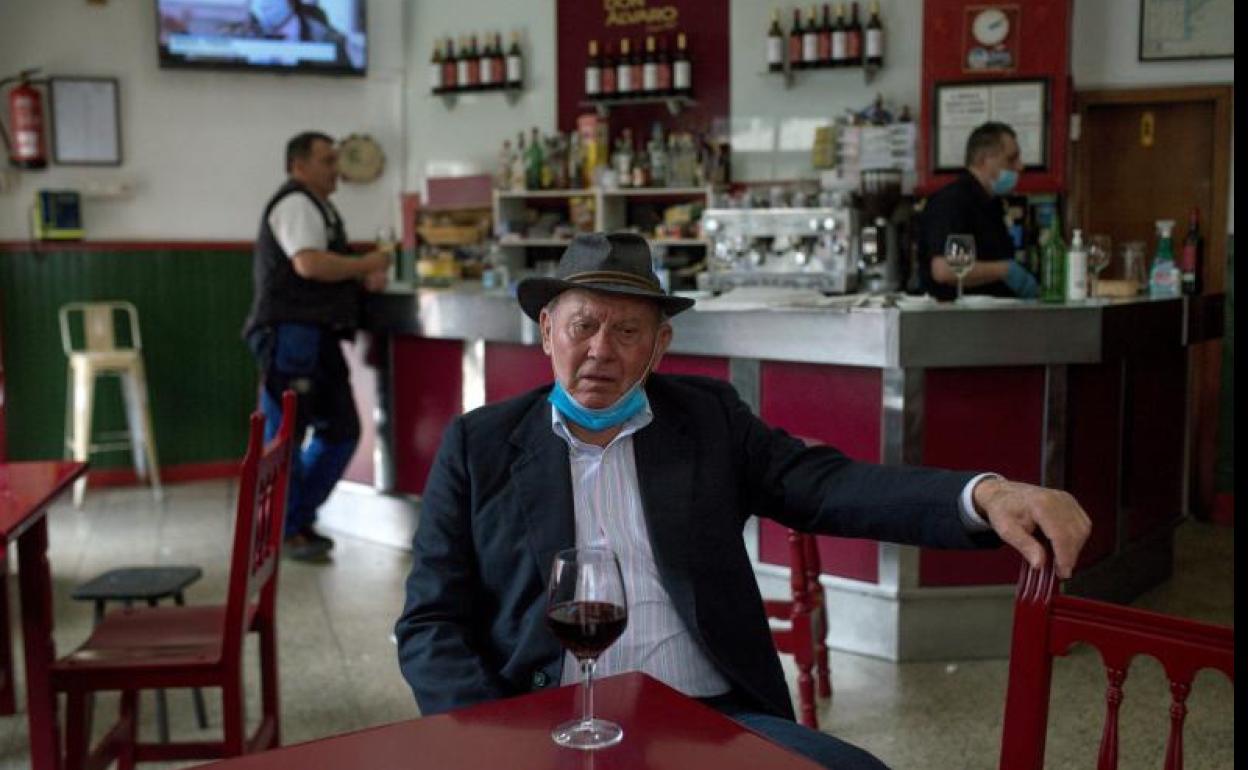 Una persona en un bar 