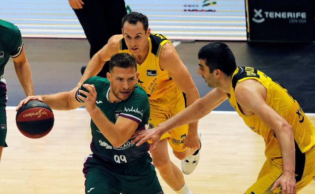 El Unicaja no da opción al Tenerife en la Fonteta