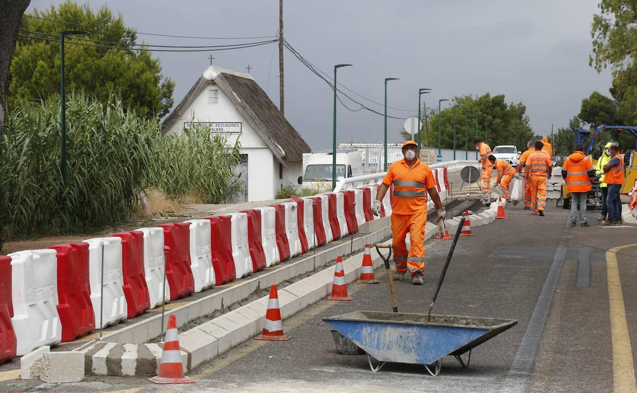 Obras en la CV-500 en el entorno de la gola del Pujol. 