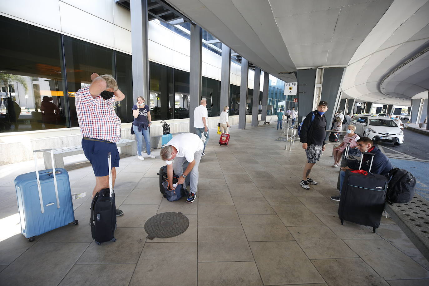 El aeropuerto de Valencia ha comenzado a operar con cierta normalidad tras la apertura de las fronteras dentro de los países Schengen. 