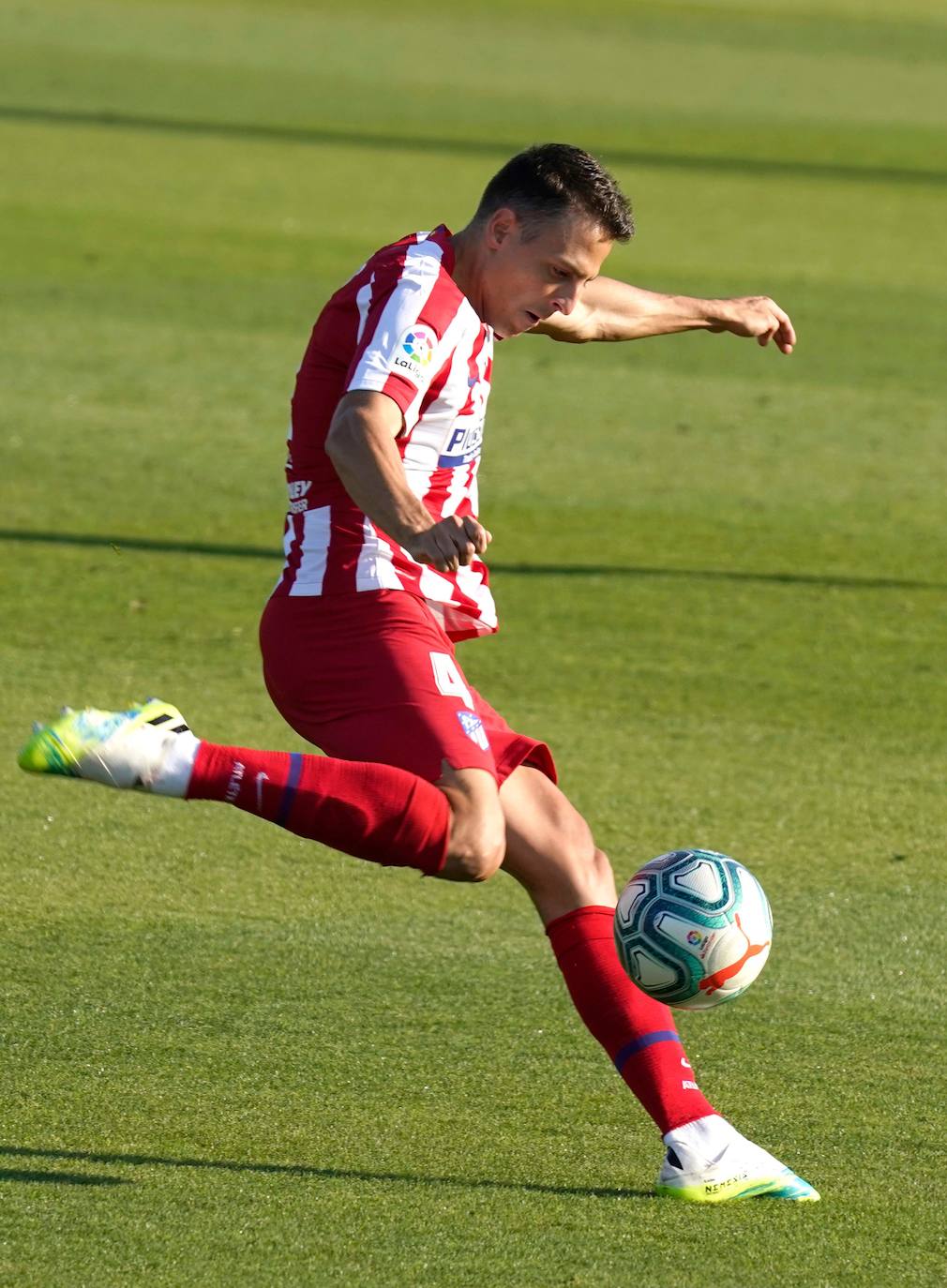 El Atlético se afianza en la tercera plaza en un encuentro en el que los 'colchoneros' arrancaron de forma demoledora y que se equilibró en la segunda parte.