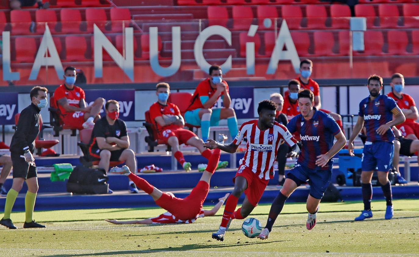 El Atlético se afianza en la tercera plaza en un encuentro en el que los 'colchoneros' arrancaron de forma demoledora y que se equilibró en la segunda parte.