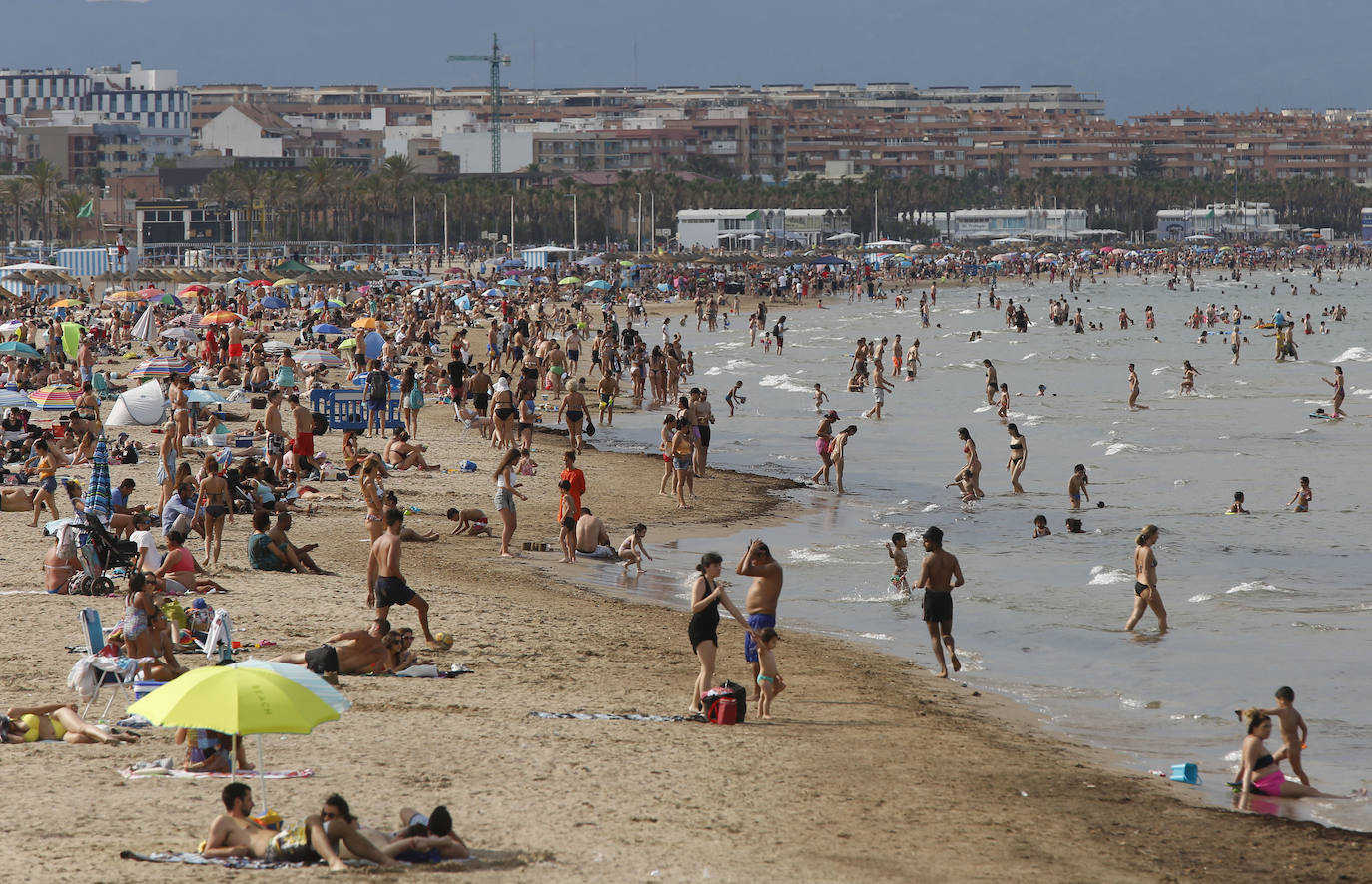 Playa de La Malvarrosa, Valencia. 