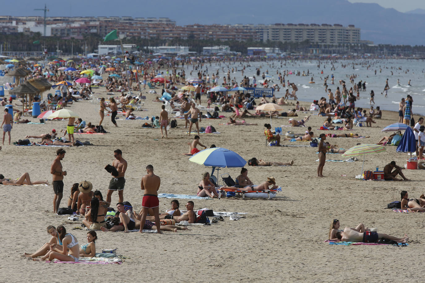 Playa de La Malvarrosa, Valencia. 