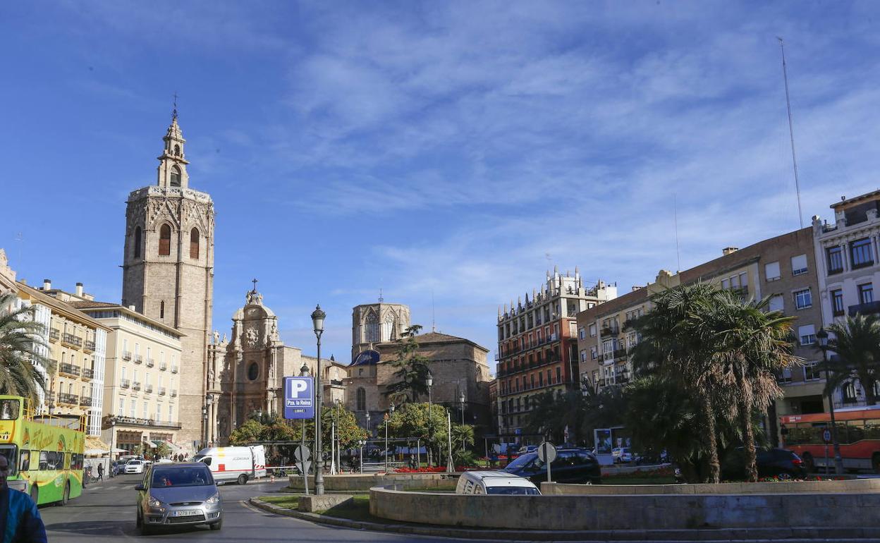 La plaza de la Reina, con la Catedral al fondo. 