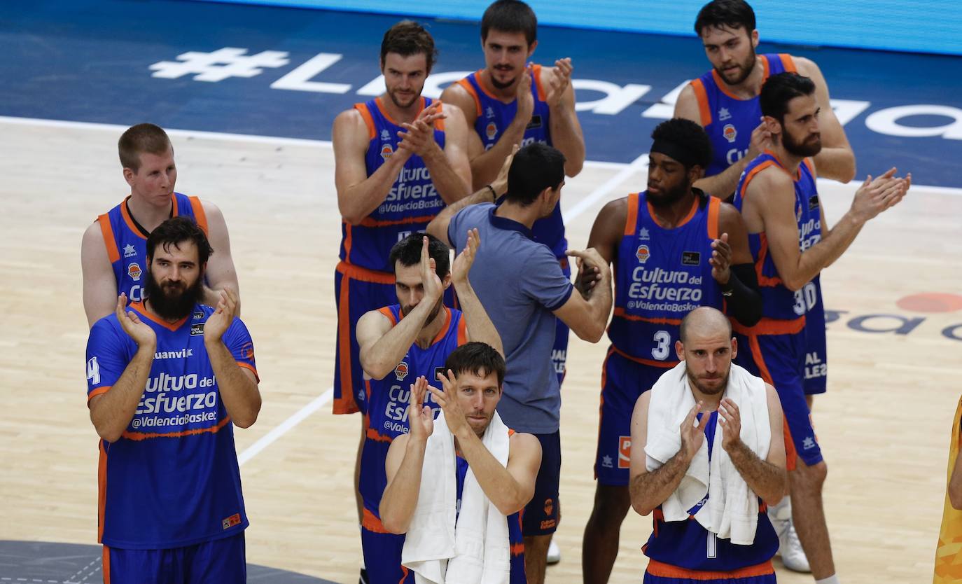 El Valencia Basket ha arrolado a un flojo Herbalife Gran Canaria en un triunfo que le clasifica para las semifinales de esta fase final de la Liga Endesa y que permite la histórica clasificación del San Pablo Burgos al tiempo que provoca una no menos inesperada eliminación del Real Madrid. 