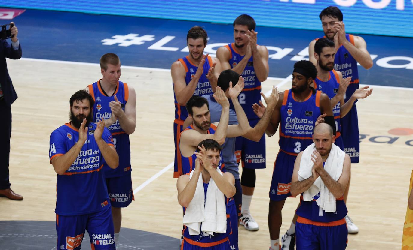 El Valencia Basket ha arrolado a un flojo Herbalife Gran Canaria en un triunfo que le clasifica para las semifinales de esta fase final de la Liga Endesa y que permite la histórica clasificación del San Pablo Burgos al tiempo que provoca una no menos inesperada eliminación del Real Madrid. 