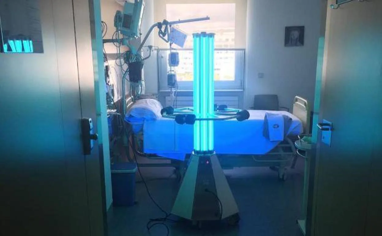 Una lámpara de radiación ultravioleta utilizada en una clínica.