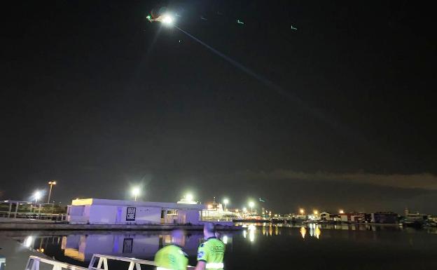 Un hombre muere ahogado cuando se bañaba de madrugada en la Marina Norte de Valencia 