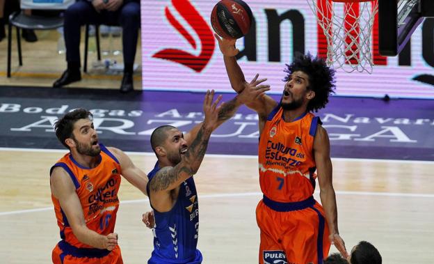 Augusto Lima, el jugador que declara su apoyo al Valencia Basket... y a Mercadona