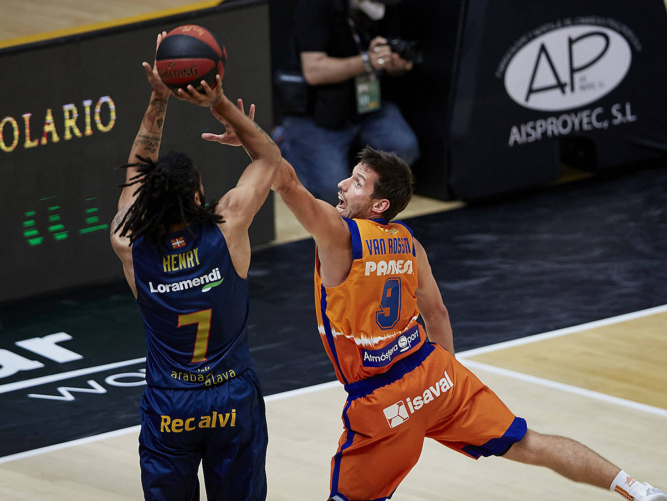 Fotos: ACB: espectaculares imágenes del Valencia Basket - Baskonia