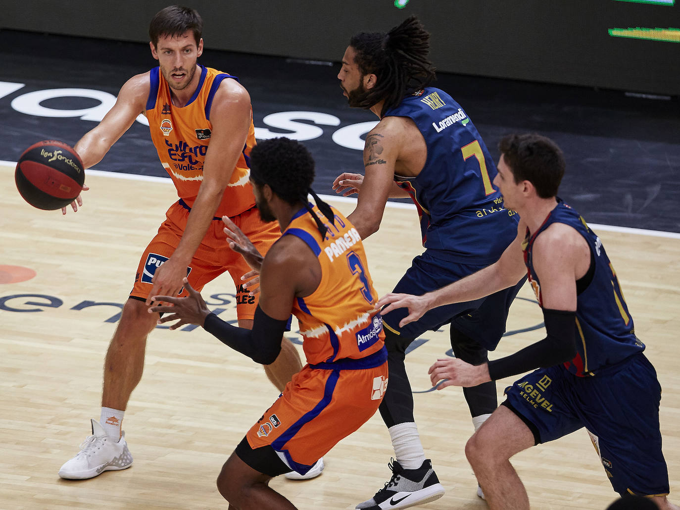 Fotos: ACB: espectaculares imágenes del Valencia Basket - Baskonia