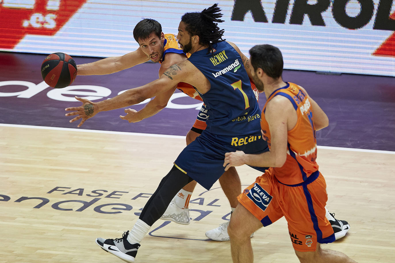 Fotos: ACB: espectaculares imágenes del Valencia Basket - Baskonia