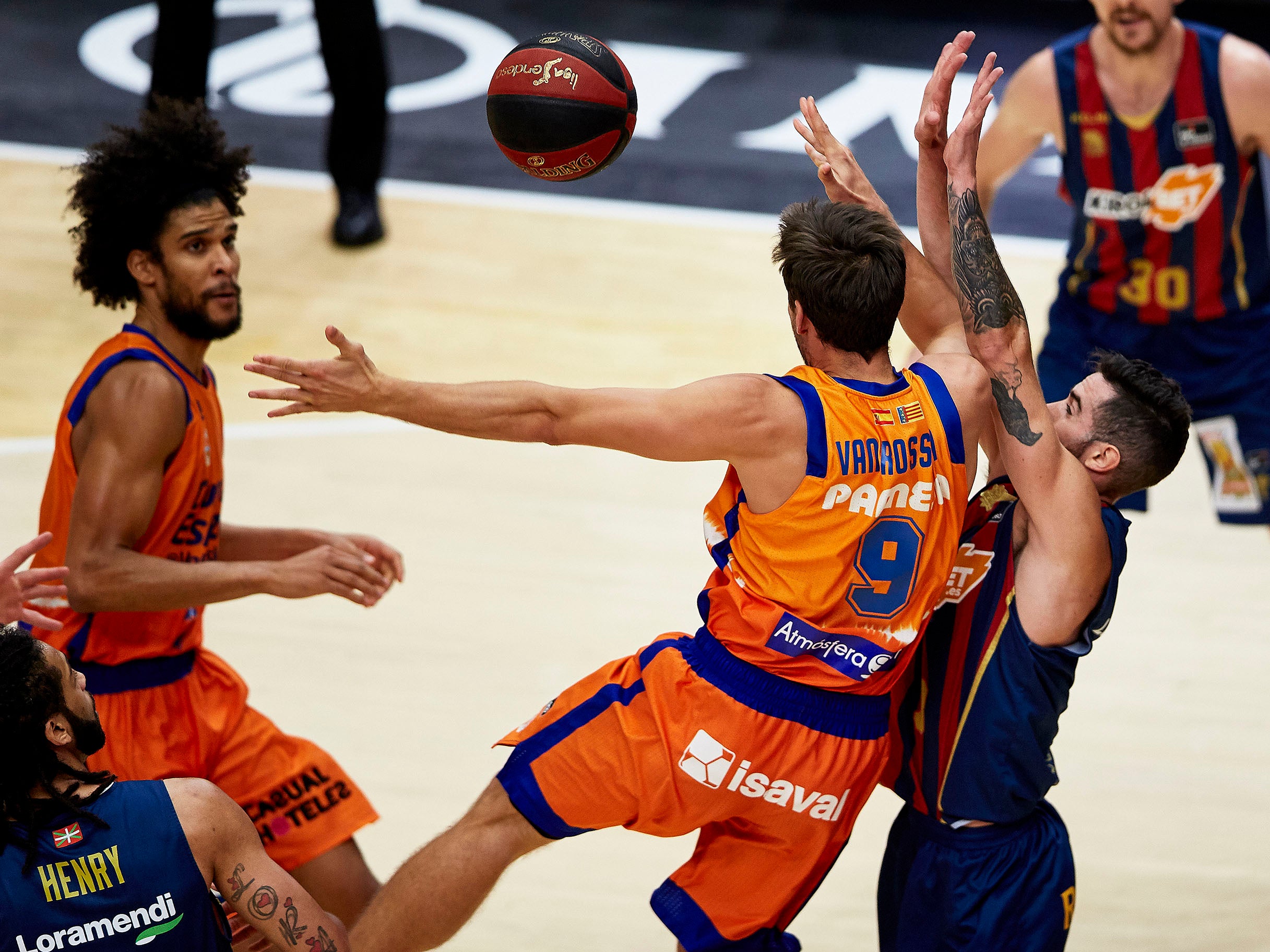 Fotos: ACB: espectaculares imágenes del Valencia Basket - Baskonia