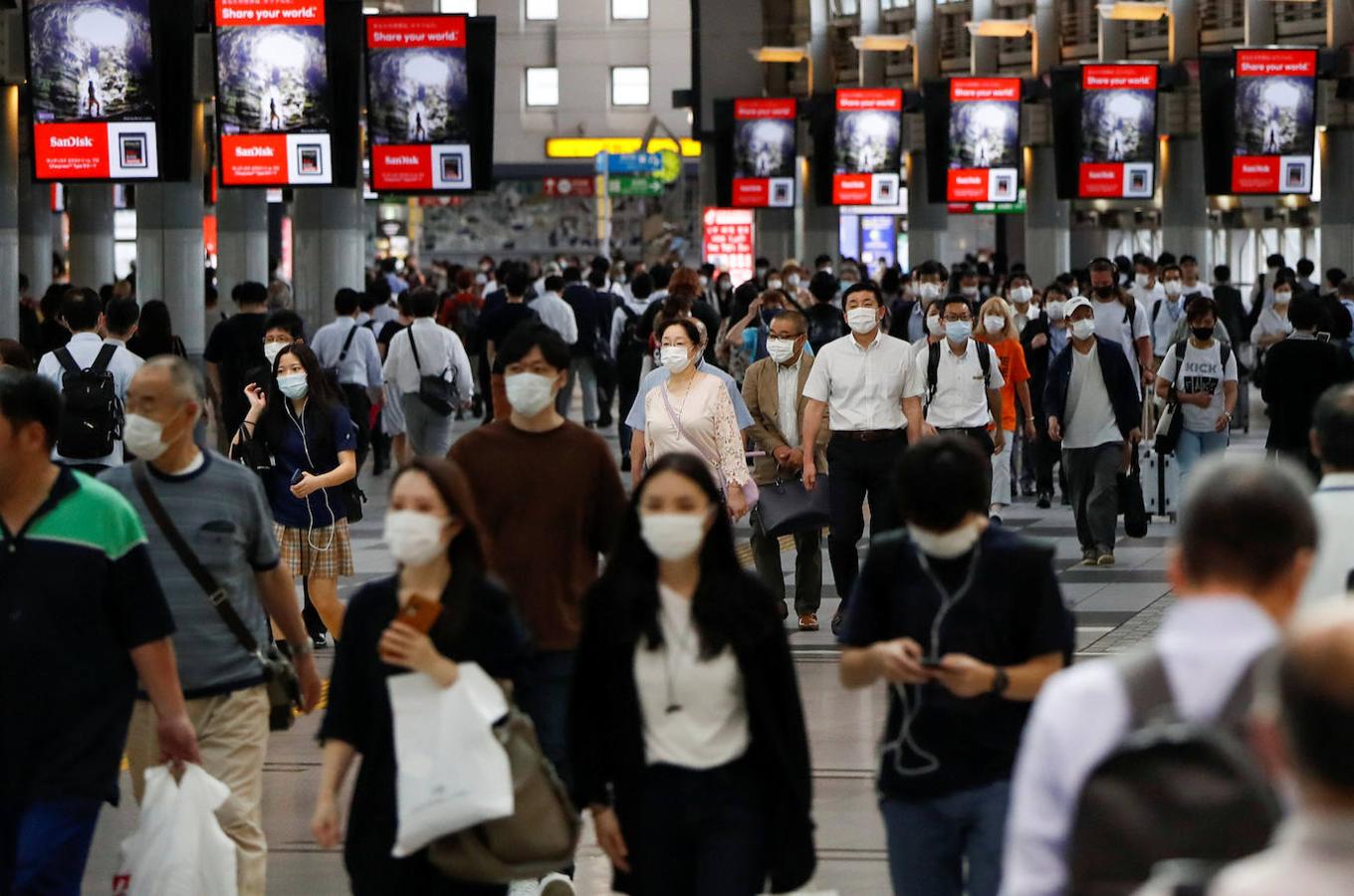 En Tokio, una de las claves para sobrellevar la pandemia fue la costumbre de la población de usar mascarilla. 