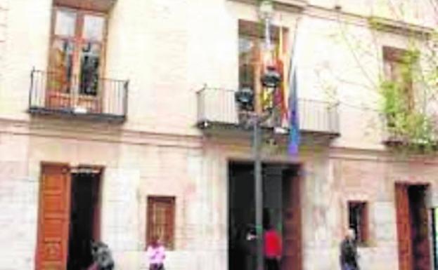 Un servicio de autobús gratuito conectará con la playa de la Malvarrosa