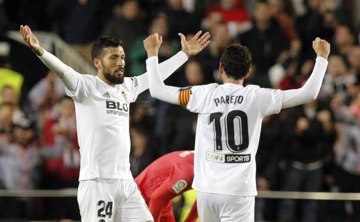 Ezequiel Garay y Dani Parejo.