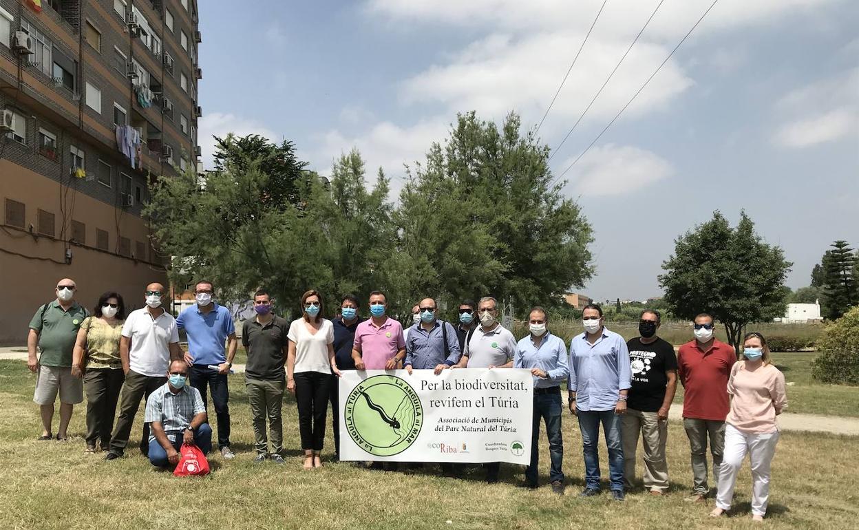 Las autoridades presentes en el acto de presentación en el Azud del Repartiment. 