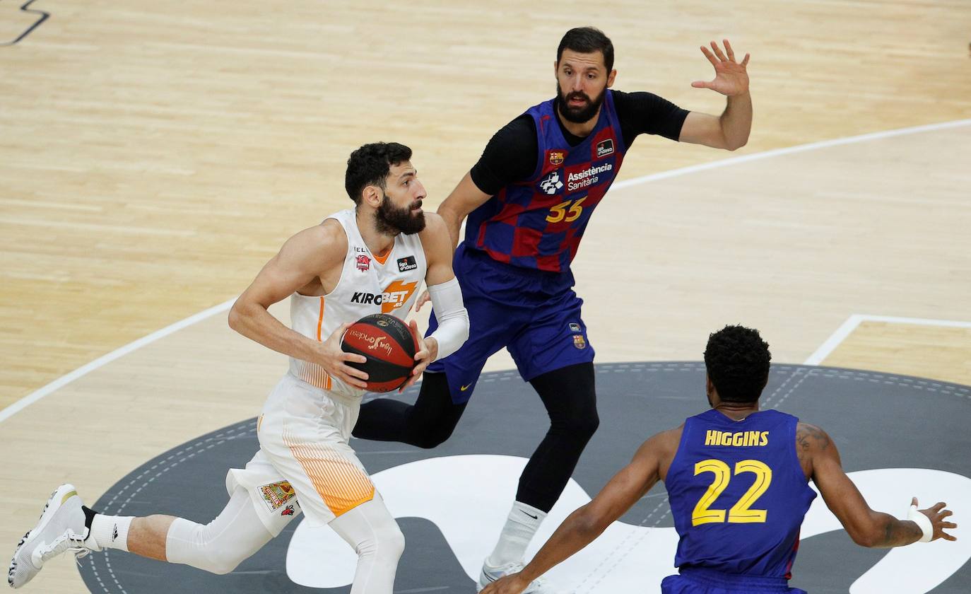 El Baskonia frustra al Barça y conquista la Liga ACB diez años después