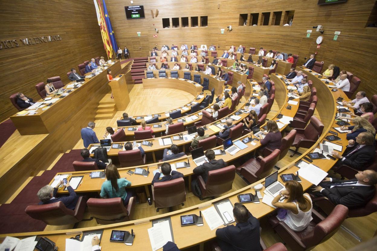 q Hemiciclo. Los diputados valencianos, reunidos en una sesión plenaria en Les Corts durante esta  legislatura. damián torres