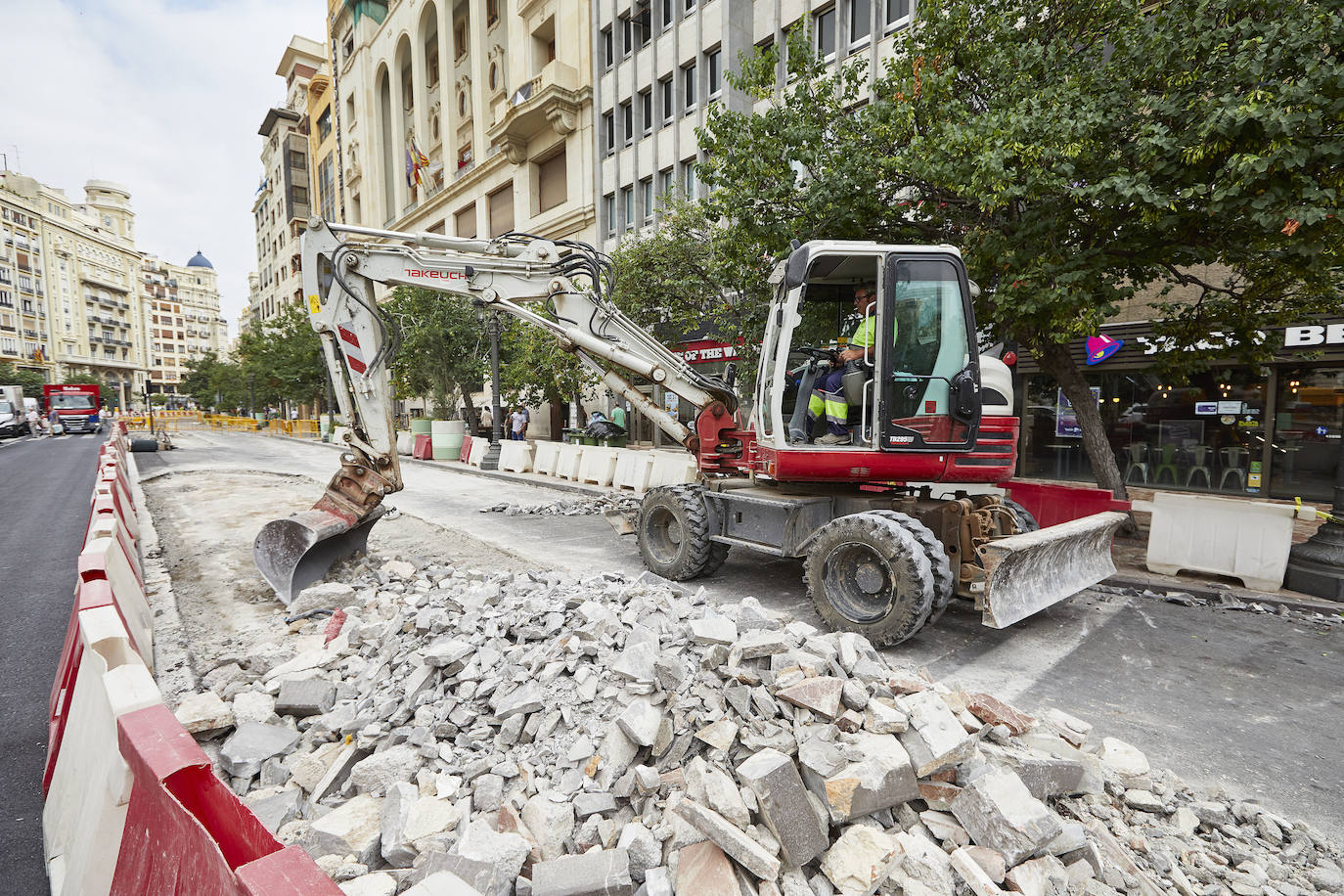 Fotos: Obras en la plaza del Ayuntamiento de Valencia