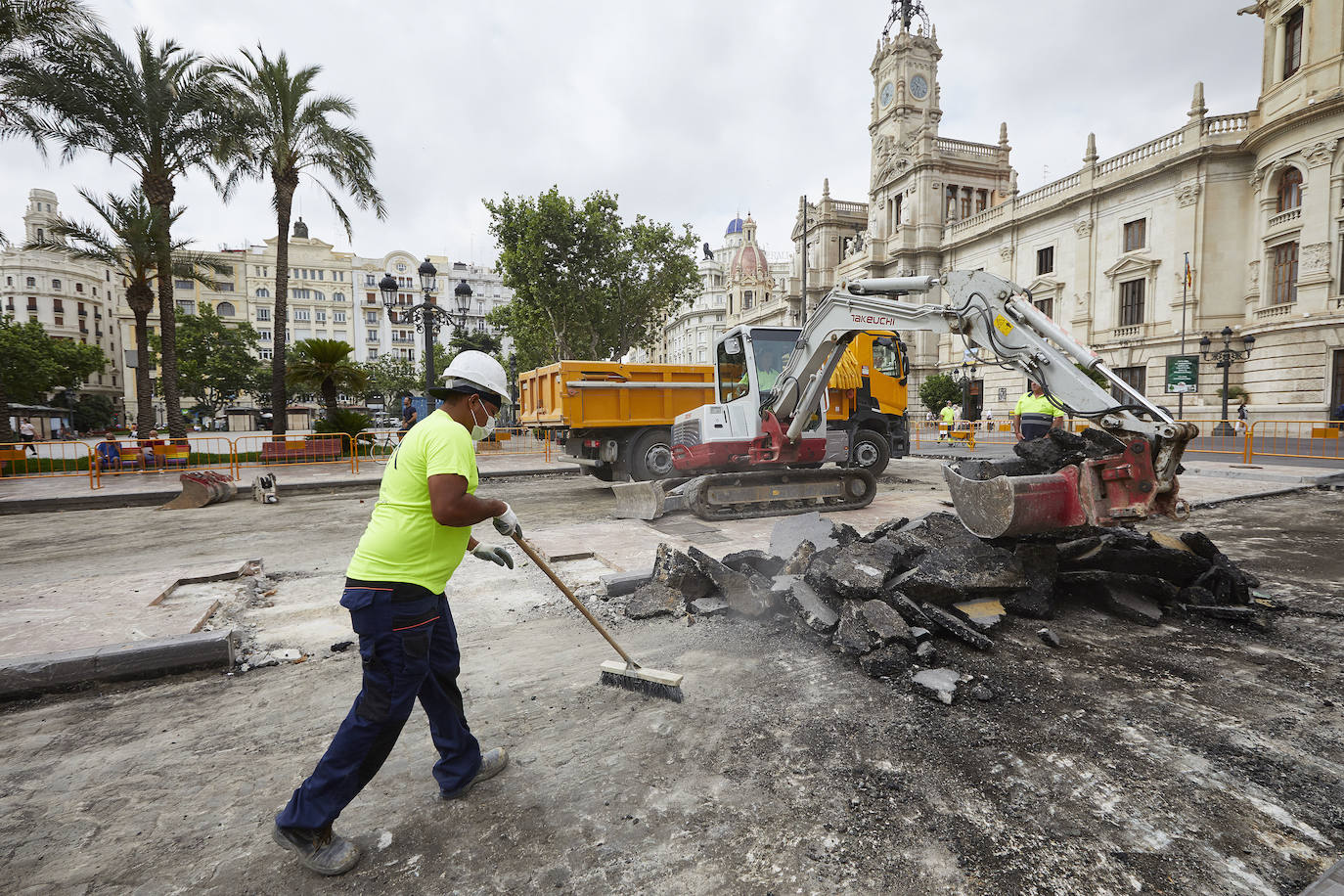 Fotos: Obras en la plaza del Ayuntamiento de Valencia