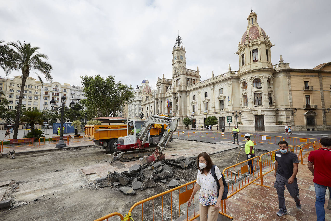 Fotos: Obras en la plaza del Ayuntamiento de Valencia