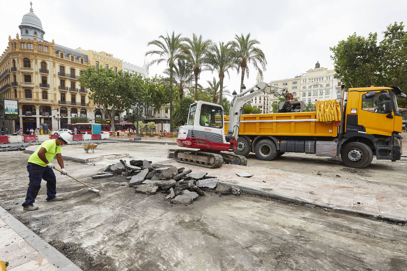 Fotos: Obras en la plaza del Ayuntamiento de Valencia