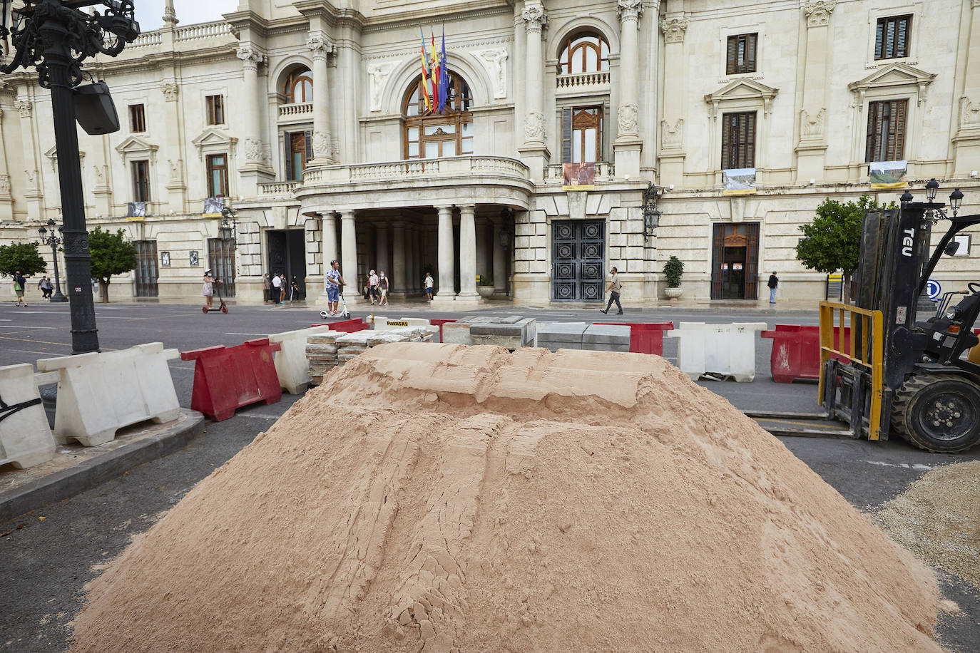 Fotos: Obras en la plaza del Ayuntamiento de Valencia