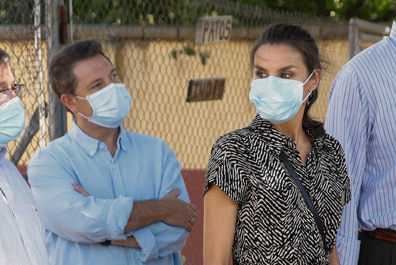 Cuenca ha sido la ciudad elegida por los Reyes, don Felipe y doña Letizia para su escala en Castilla-La Mancha dentro de la gira que están realizando por las comunidades autónomas para expresar su apoyo a instituciones y colectivos de todo tipo tras el estado de alarma provocado por la pandemia de coronavirus. En Cuenca fue donde hace 16 años don Felipe y doña Letizia iniciaron un recorrido por España con motivo de su luna de miel. 