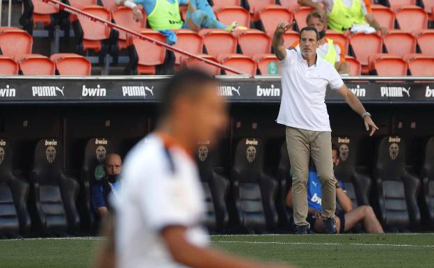 Voro elude pronunciarse sobre la brecha entre la afición y Peter Lim