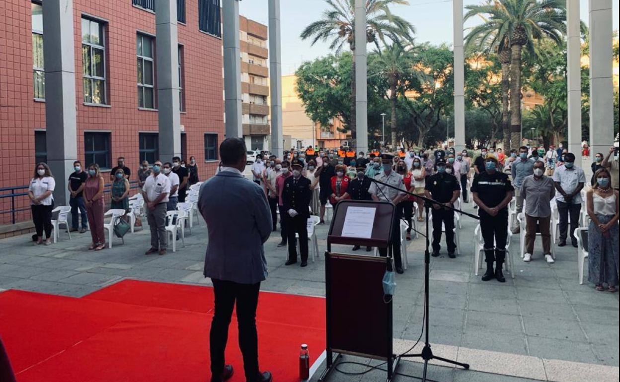 Un momento del acto de homenaje, celebrado en la explanada del ayuntamiento. 