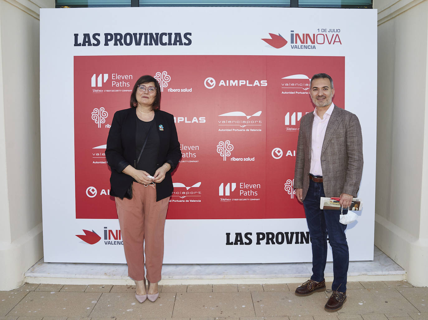 El Foro Innova 'El arte de romper con lo establecido' se convirtió en el pistoletazo de salida a los eventos presenciales de LAS PROVINCIAS. El Hotel Balneario Las Arenas congregó a expertos de diferentes sectores para hablar sobre los cambios que se han producido estos meses con la irrupción del Covid-19 en nuestras vidas, crisis sanitaria y el estado de alarma, así como en la sociedad en general.