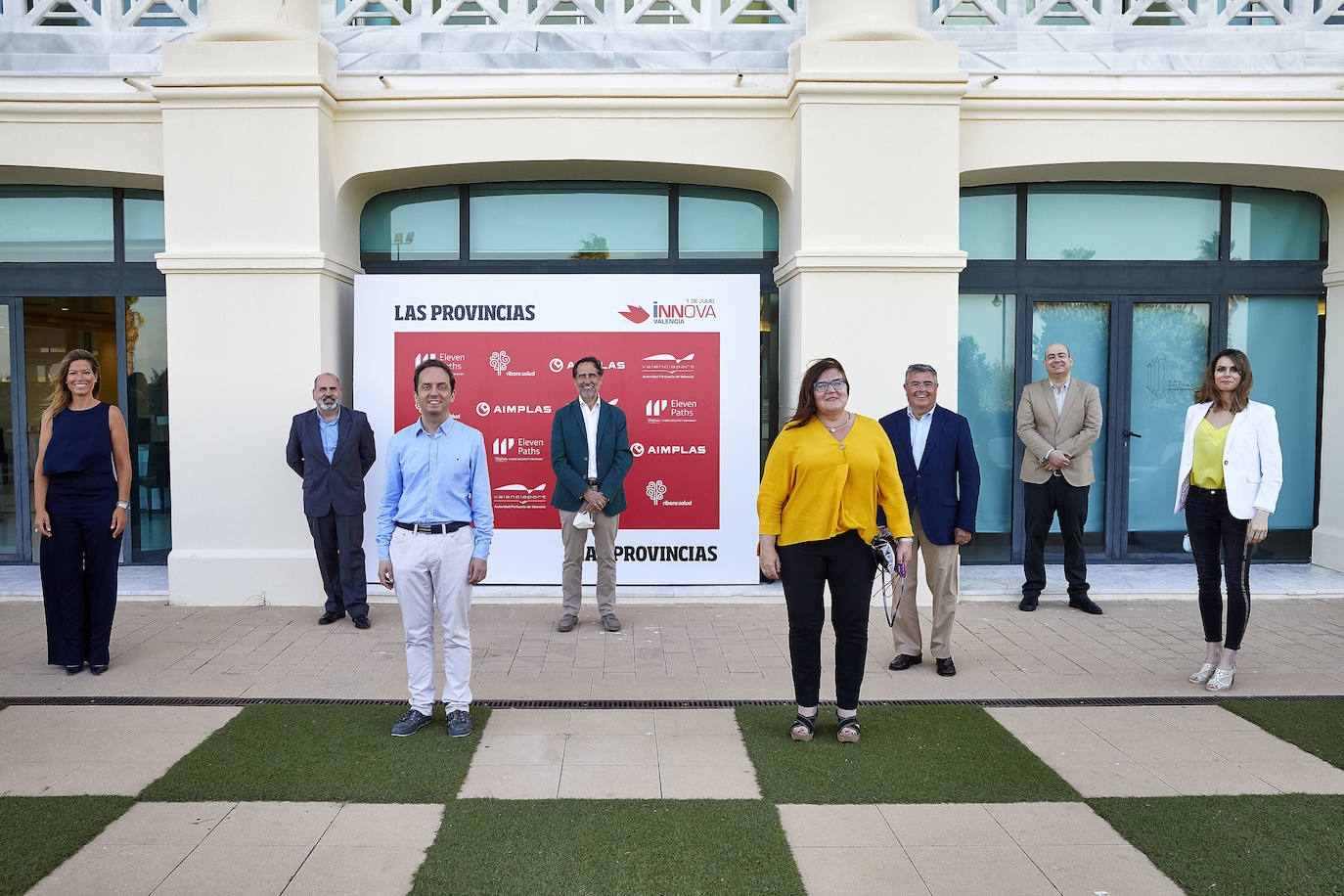 El Foro Innova 'El arte de romper con lo establecido' se convirtió en el pistoletazo de salida a los eventos presenciales de LAS PROVINCIAS. El Hotel Balneario Las Arenas congregó a expertos de diferentes sectores para hablar sobre los cambios que se han producido estos meses con la irrupción del Covid-19 en nuestras vidas, crisis sanitaria y el estado de alarma, así como en la sociedad en general.