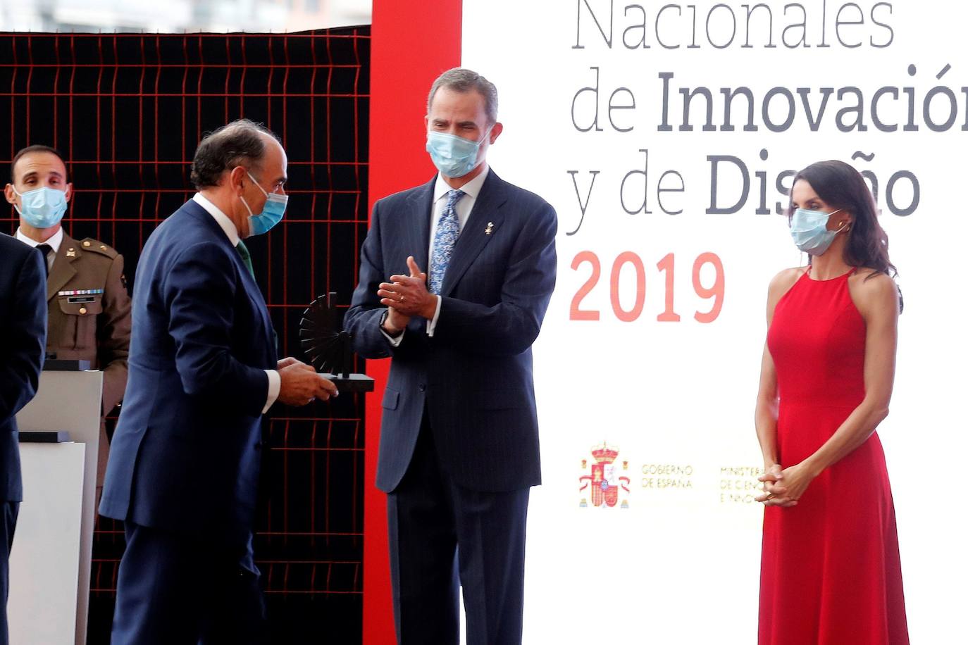 Don Felipe y Doña Letizia entregan en el Museo de las Ciencias los Premios Nacionales de Diseño al presidente de Iberdrola, Ignacio Galán, a Porcelanosa, a la empresa Point y a la diseñadora Marisa Gallén