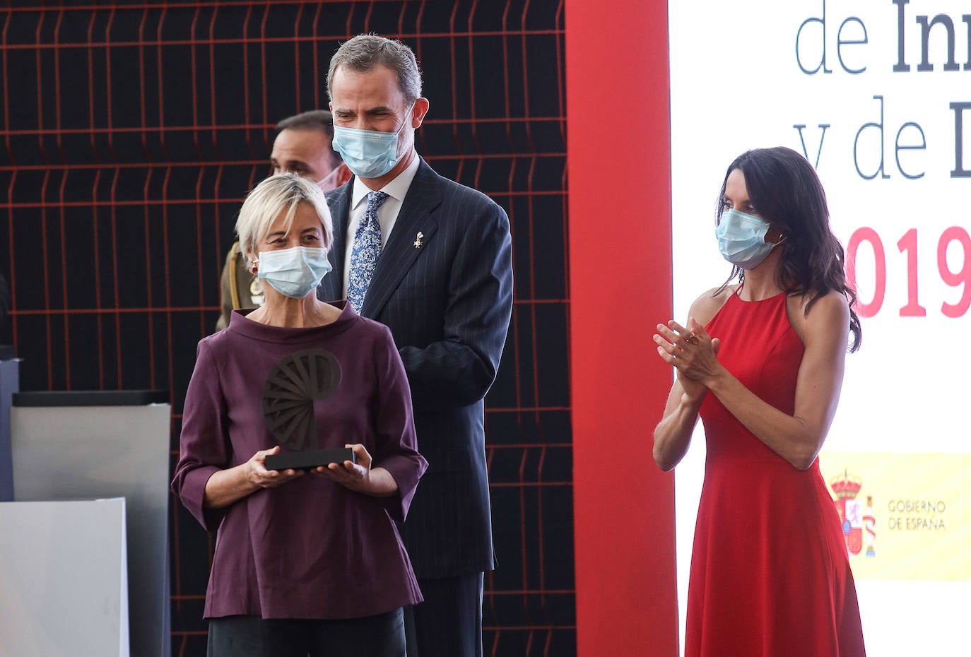 Don Felipe y Doña Letizia entregan en el Museo de las Ciencias los Premios Nacionales de Diseño al presidente de Iberdrola, Ignacio Galán, a Porcelanosa, a la empresa Point y a la diseñadora Marisa Gallén