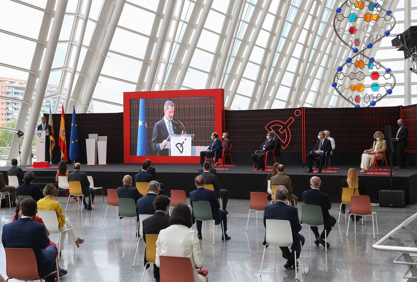 Don Felipe y Doña Letizia entregan en el Museo de las Ciencias los Premios Nacionales de Diseño al presidente de Iberdrola, Ignacio Galán, a Porcelanosa, a la empresa Point y a la diseñadora Marisa Gallén