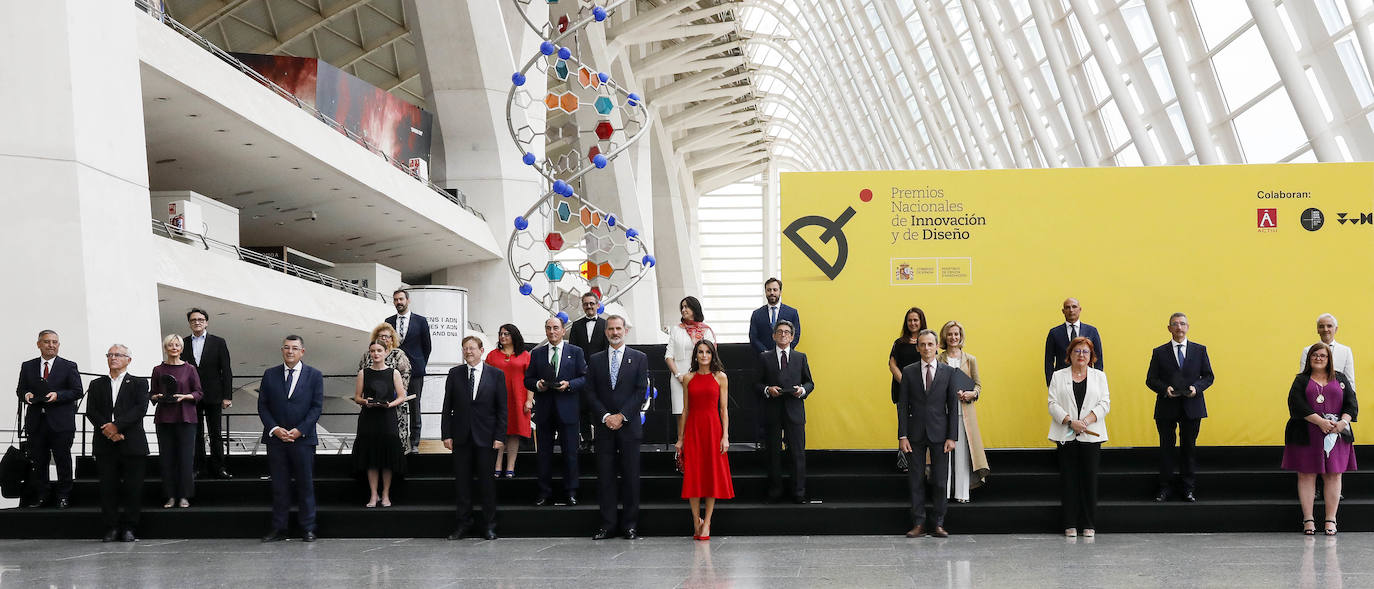 Don Felipe y Doña Letizia entregan en el Museo de las Ciencias los Premios Nacionales de Diseño al presidente de Iberdrola, Ignacio Galán, a Porcelanosa, a la empresa Point y a la diseñadora Marisa Gallén