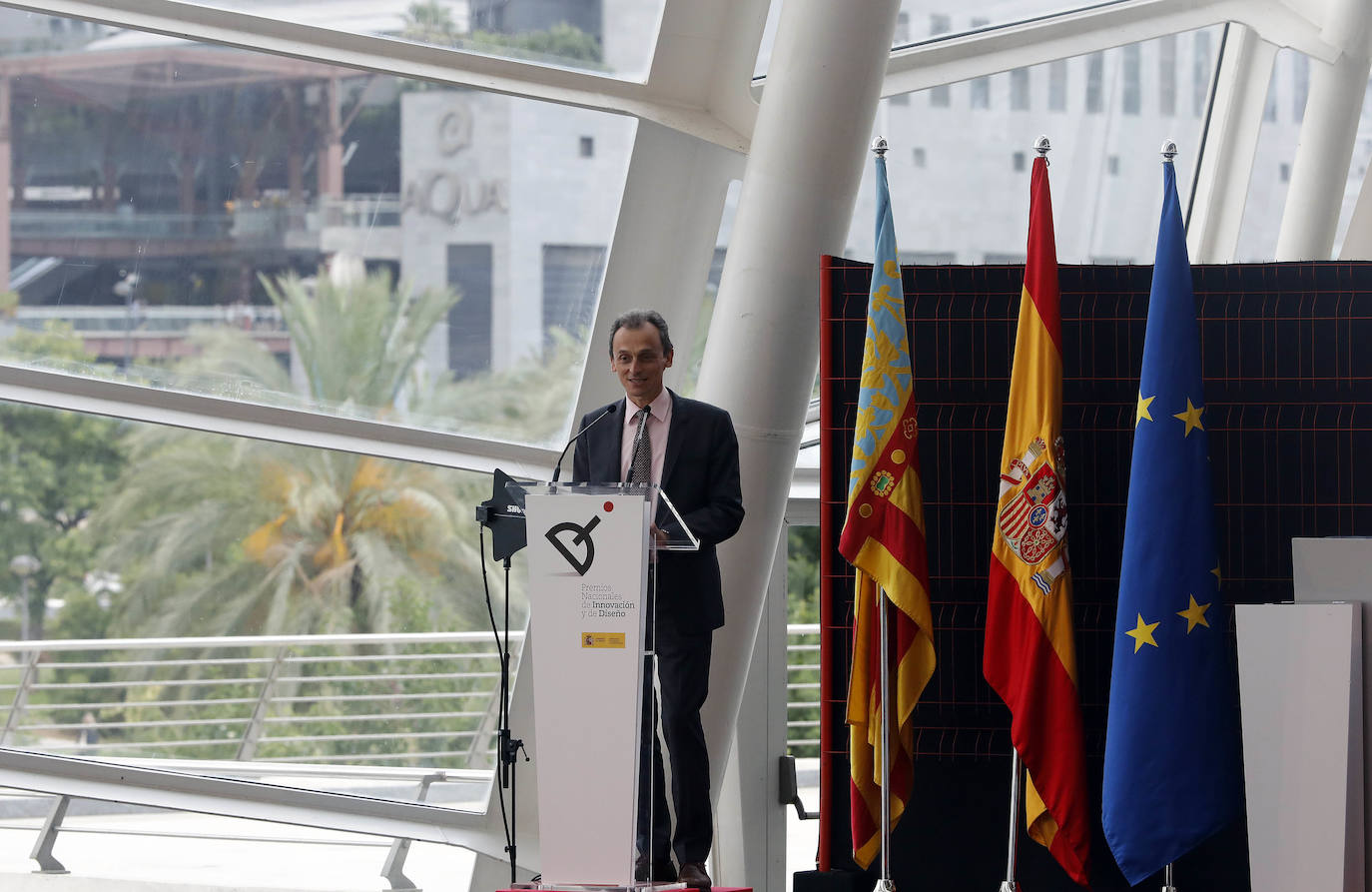 Don Felipe y Doña Letizia entregan en el Museo de las Ciencias los Premios Nacionales de Diseño al presidente de Iberdrola, Ignacio Galán, a Porcelanosa, a la empresa Point y a la diseñadora Marisa Gallén