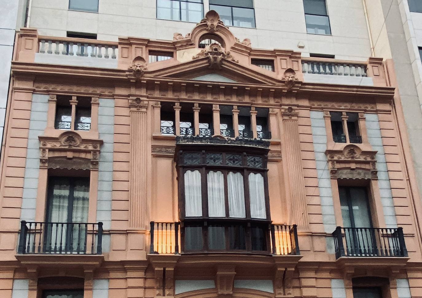 Edificio en Pintor Sorolla.