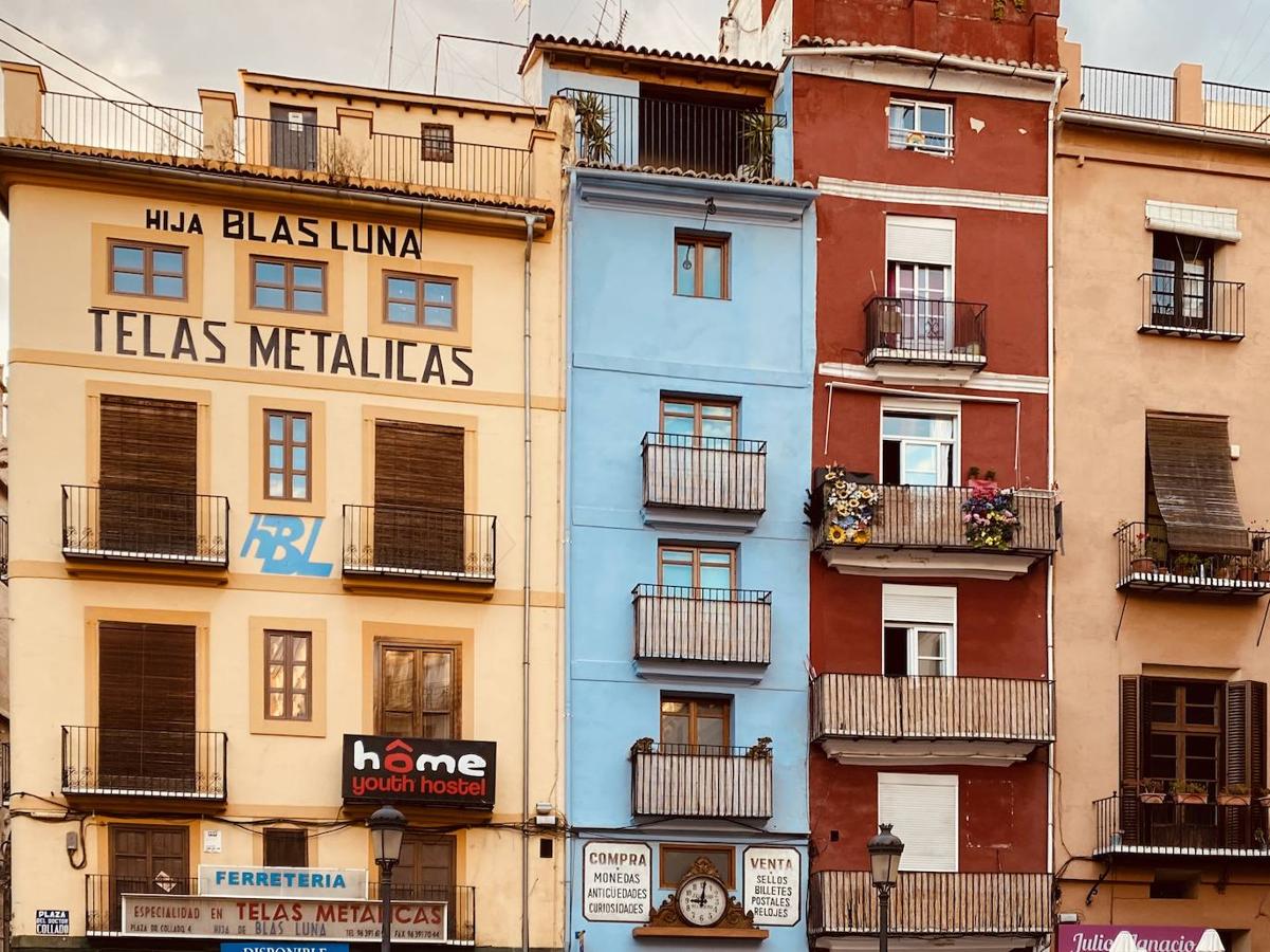 Edificios en la plaza Doctor Collado.