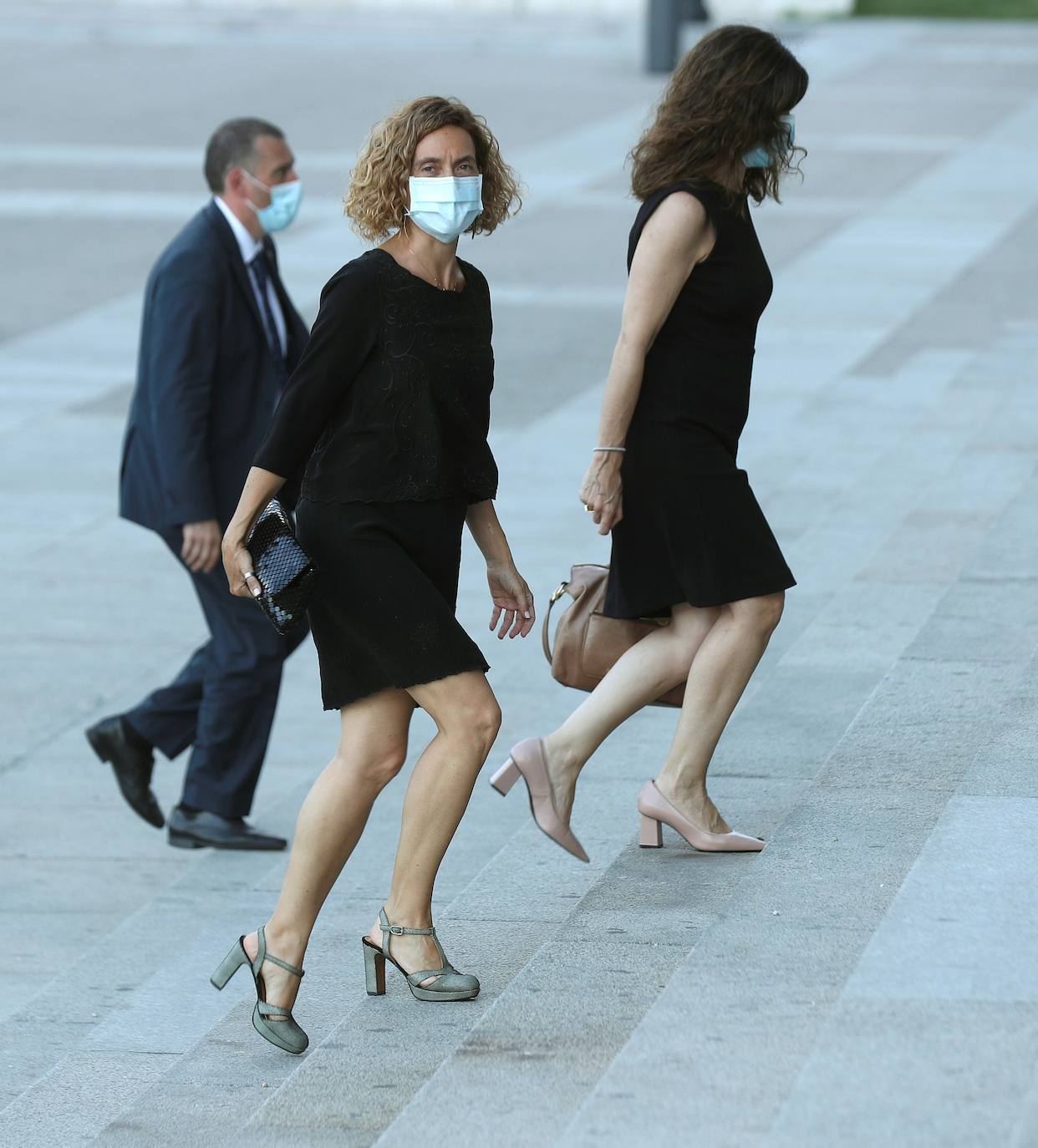 Los reyes, sus hijas, la vicepresidenta del Gobierno Carmen Calvo y representantes de otras instituciones del Estado y de partidos políticos asisten al funeral por las víctimas del coronavirus que se celebra en la catedral madrileña de La Almudena organizado por la Conferencia Episcopal.