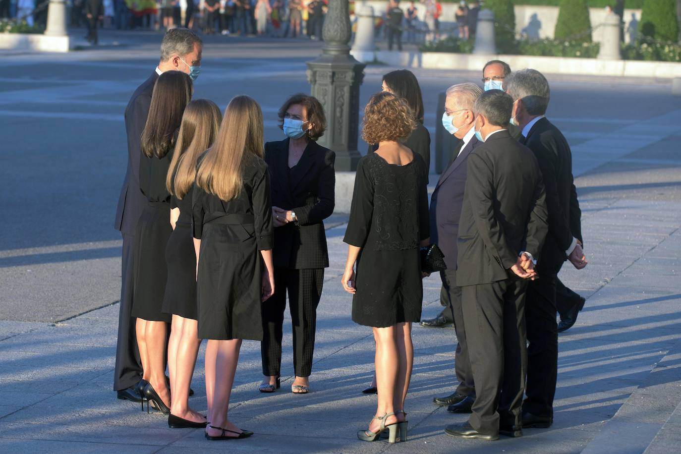 Los reyes, sus hijas, la vicepresidenta del Gobierno Carmen Calvo y representantes de otras instituciones del Estado y de partidos políticos asisten al funeral por las víctimas del coronavirus que se celebra en la catedral madrileña de La Almudena organizado por la Conferencia Episcopal.